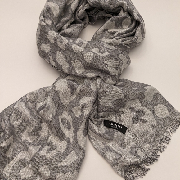 Olsen Europe silver shawl/ scarf - Picture 2 of 8